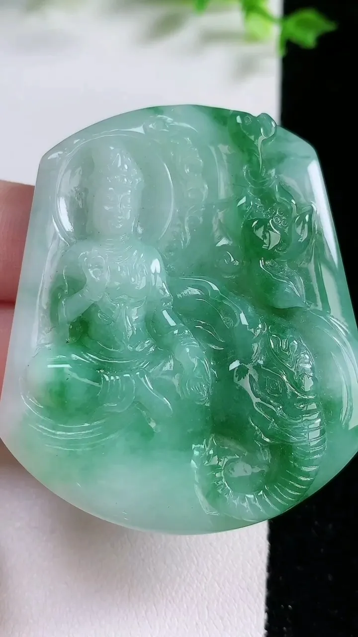 天然A货翡翠普贤菩萨吊坠，尺寸53.5-45.3-6.6，重:30.38g
1月20日
