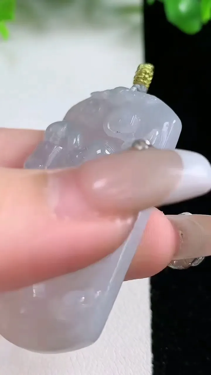 天然A货翡翠生肖猴吊坠，尺寸50.5-28.5-9，重量:25.63g
1月20日