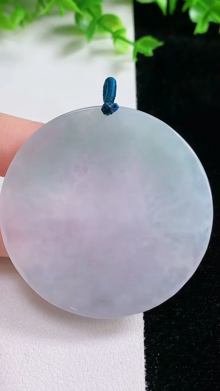 天然A货翡翠千手观音吊坠，尺寸51.8-4.7，重量:27.14g
1月20日