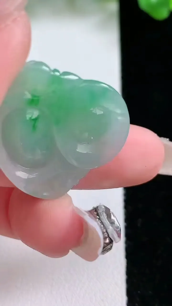 天然A货翡翠佛公吊坠，尺寸25.3-28.8-6.6，重量:6.80g
1月20日