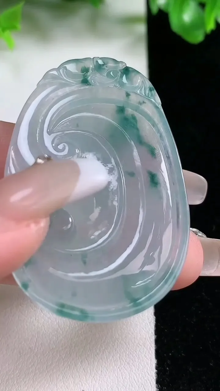 天然A货翡翠种飘花如意吊坠，尺寸52-33.3-5，重量:17.07g
1月20日