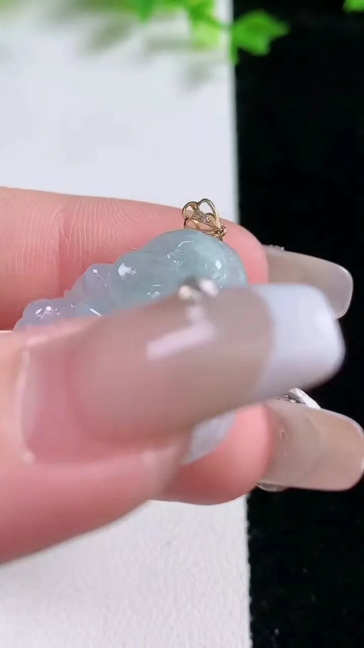 天然A货翡翠佛公吊坠，尺寸26-28.4-5.6，重量:5.85g
1月20日