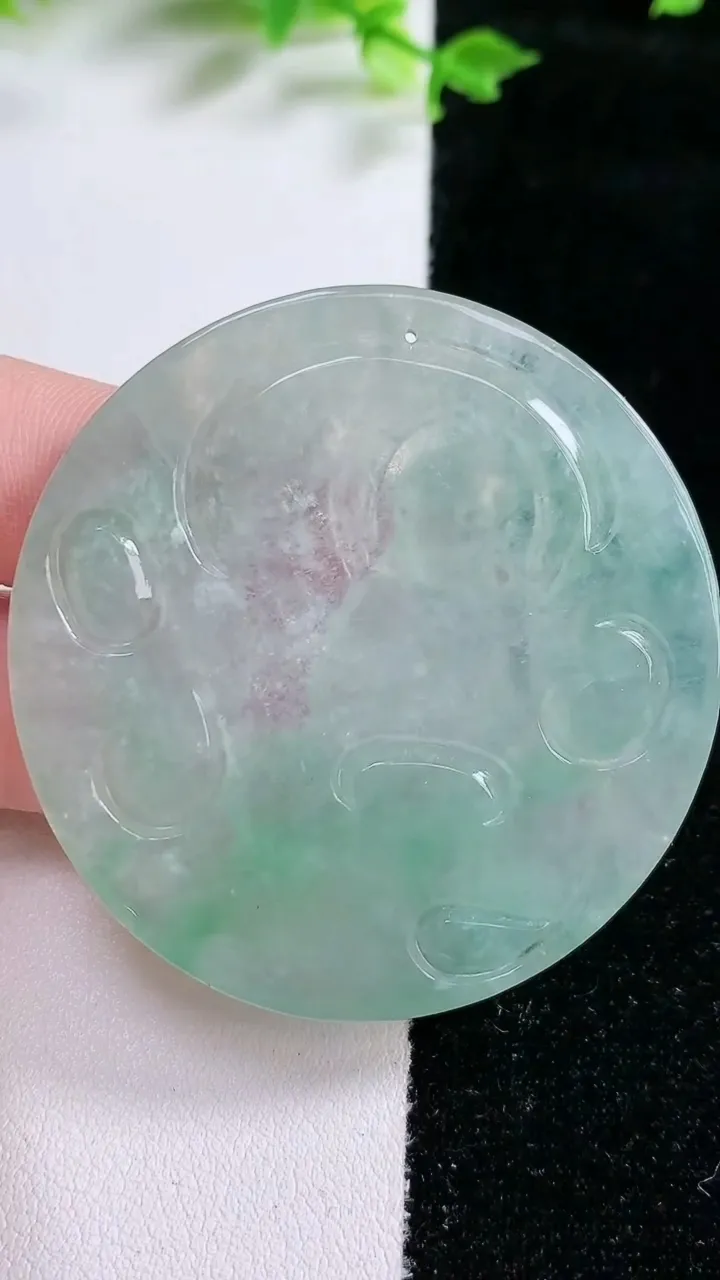 天然A货翡翠大日如来吊坠，尺寸51.6-5.6，重:30.40g
1月20日