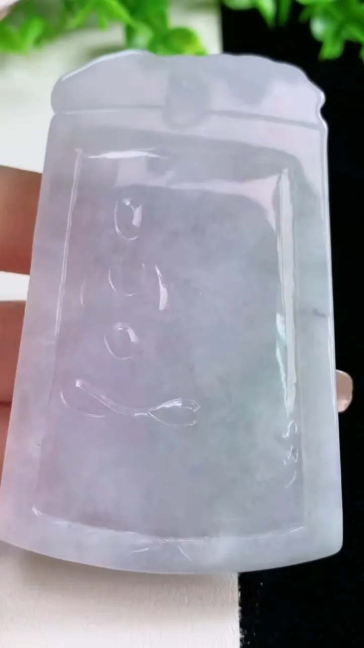 天然A货翡翠春带彩紫罗兰虚空藏菩萨吊坠，尺寸74.4-47.6-5.4，重量:46.53g
1月20日