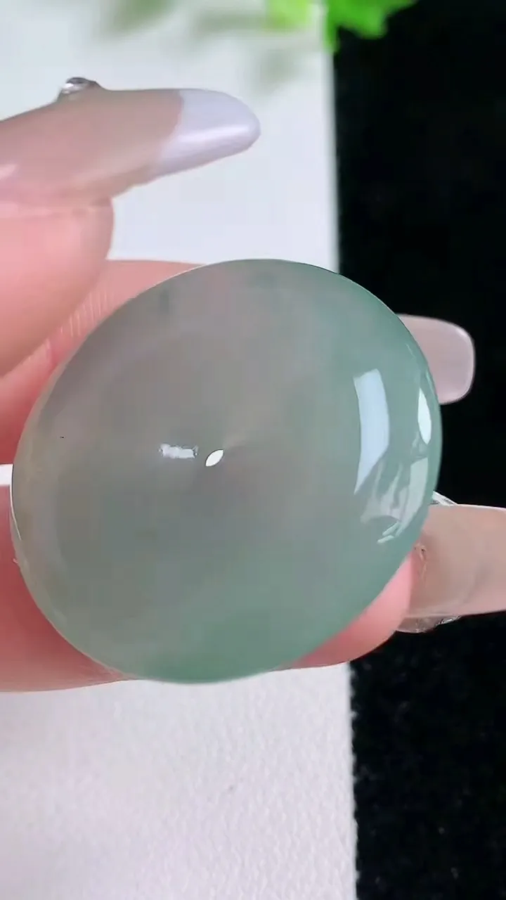 天然A货翡翠冰种飘花平安扣吊坠，尺寸30.6-5.7，重量:11.34g
1月20日