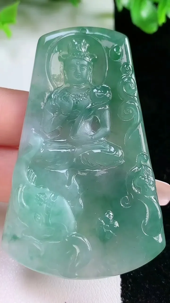 天然A货翡翠普贤菩萨吊坠，尺寸65.5-41-4.2，重量:27.48g
1月20日