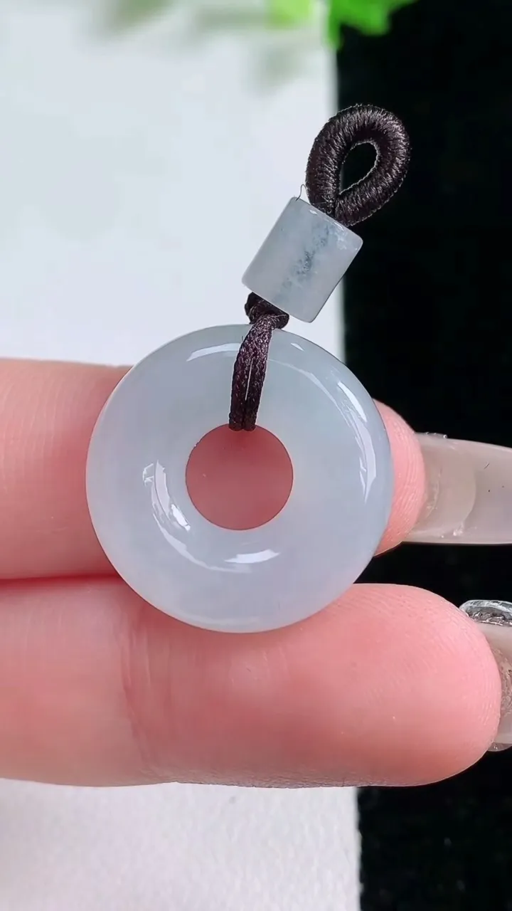 天然A货翡翠平安环吊坠，尺寸20.4-5.4，重量:5.19g
1月20日