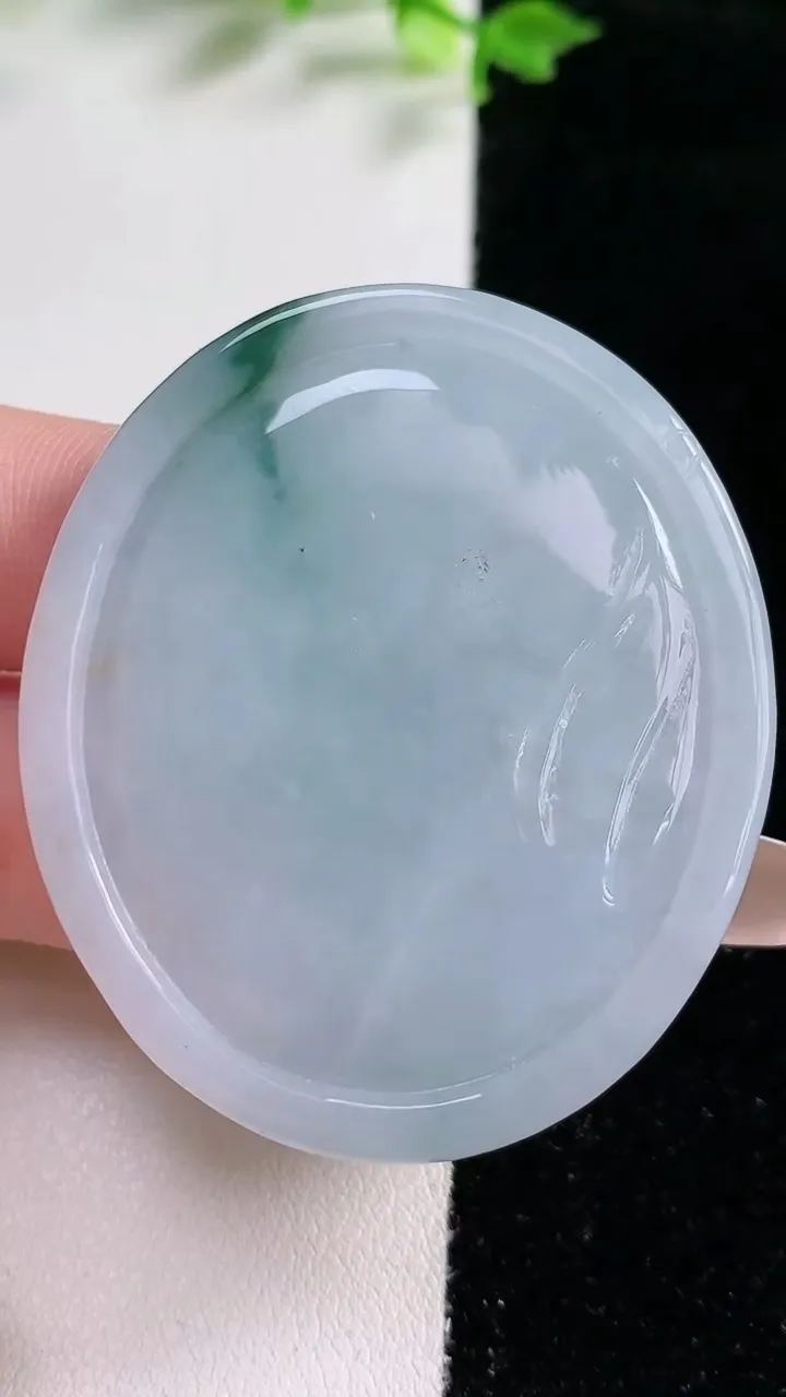 天然A货翡翠飘花虚空藏观音菩萨吊坠，尺寸49.6-42.3-9，重:35.41g
1月20日