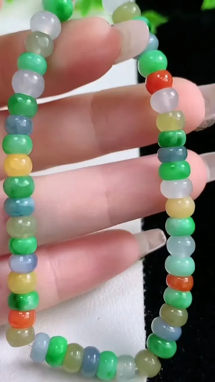 天然A货翡翠四彩算盘珠手串，尺寸6.3-3-48颗，重量:15.40g1月20日
工厂直销收藏佳品,种好水足，色泽均匀，有种有色，上手高大气！