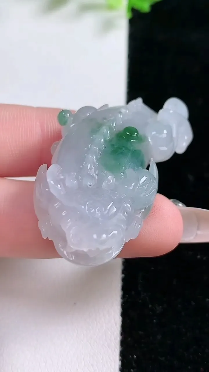 天然A货翡翠飘花貔貅吊坠，尺寸 46.8-25-11.6，重:21.44g
1月20日