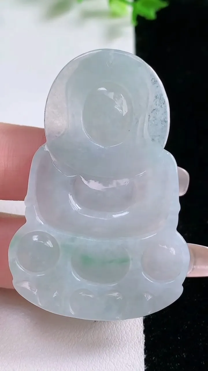 天然A货翡翠观音菩萨吊坠，尺寸53.6-36-4.7，重量:17.22g
1月20日