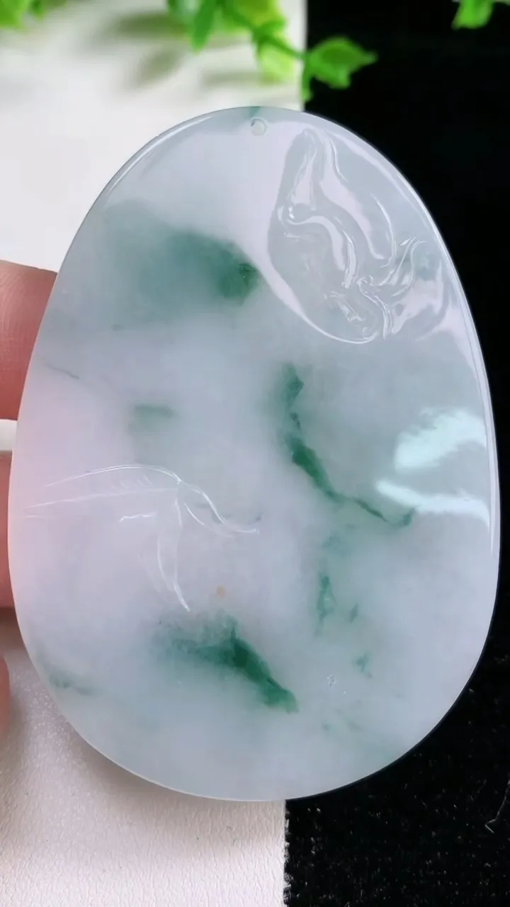 天然A货翡翠冰种飘花文殊菩萨吊坠，尺寸69-48.8-6.2，重:41.52g
1月20日