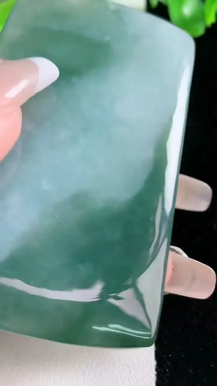 天然A货翡翠祥龙关公吊坠，尺寸72.7-43.5-8.3，重量:65.00g
1月20日