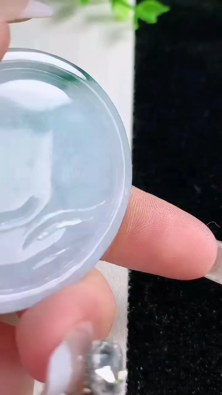 天然A货翡翠飘花虚空藏观音菩萨吊坠，尺寸49.6-42.3-9，重:35.41g
1月20日