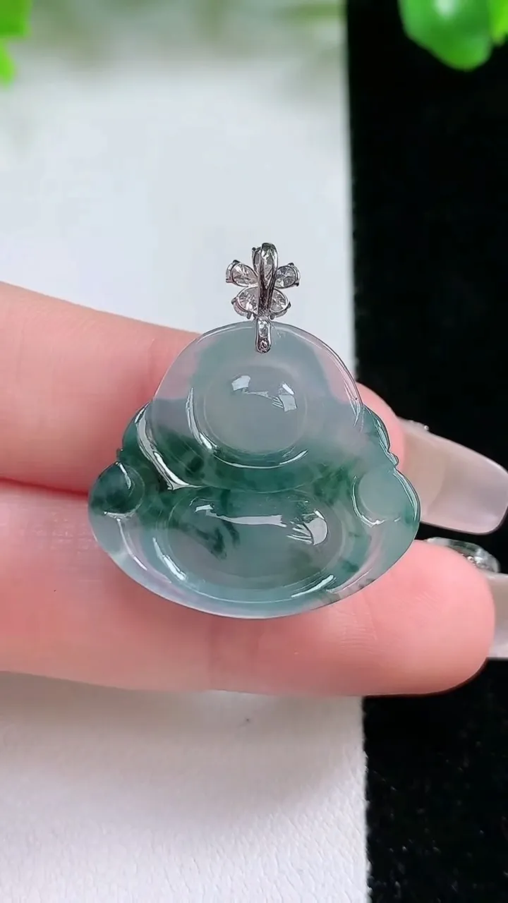 天然A货翡翠种飘花佛公吊坠，尺寸22.5-24.7-7.3，重量:5.93g
1月20日