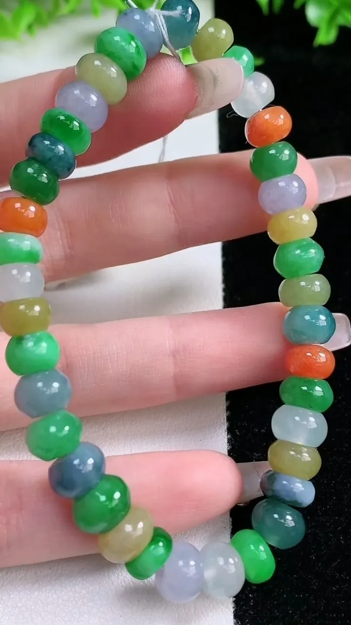 天然A货翡翠四彩算盘珠手串，尺寸8.3-4.8-38颗，重量:23.58g1月20日
工厂直销收藏佳品,种好水足，色泽均匀，有种有色，上手高大气！