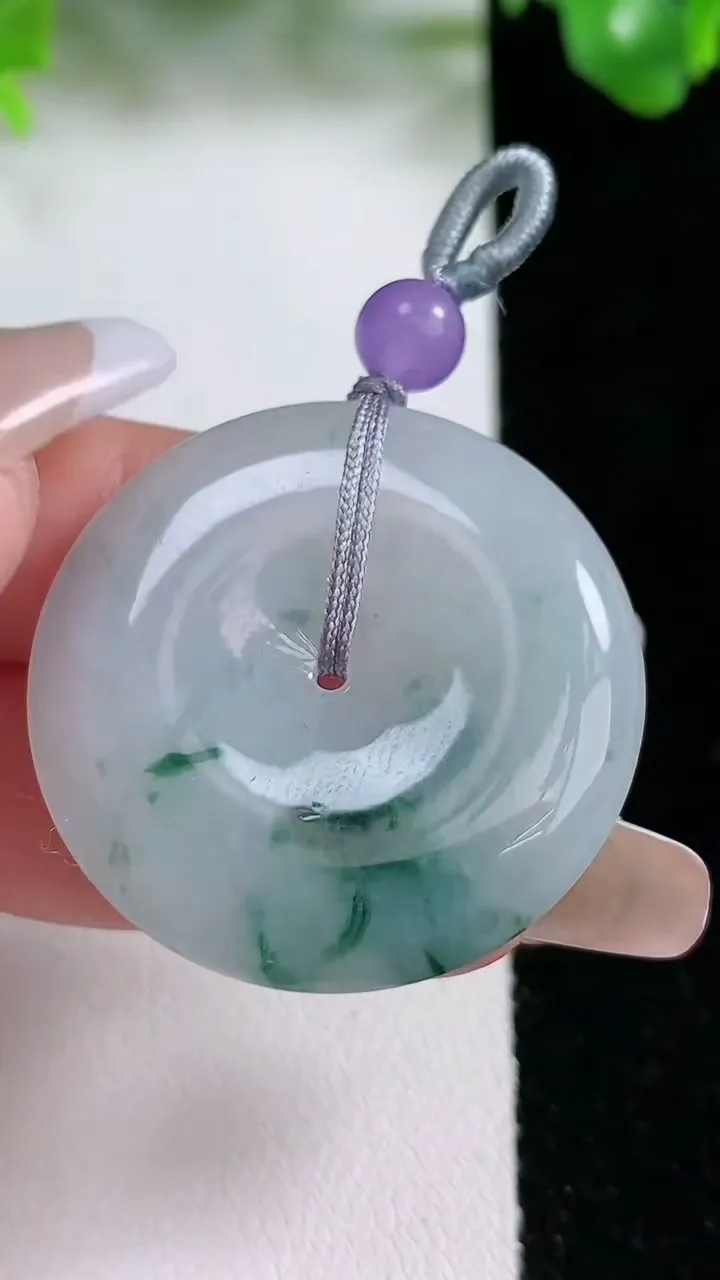 天然A货翡翠飘花平安扣吊坠，尺寸33-5.2，重量:13.29g
1月20日