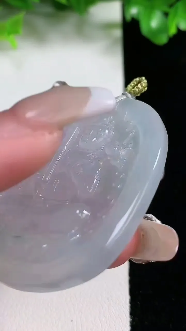 天然A货翡翠冰种飘花虚空藏菩萨吊坠，尺寸50.3-42.6-4.8，重量:24.64g
1月20日