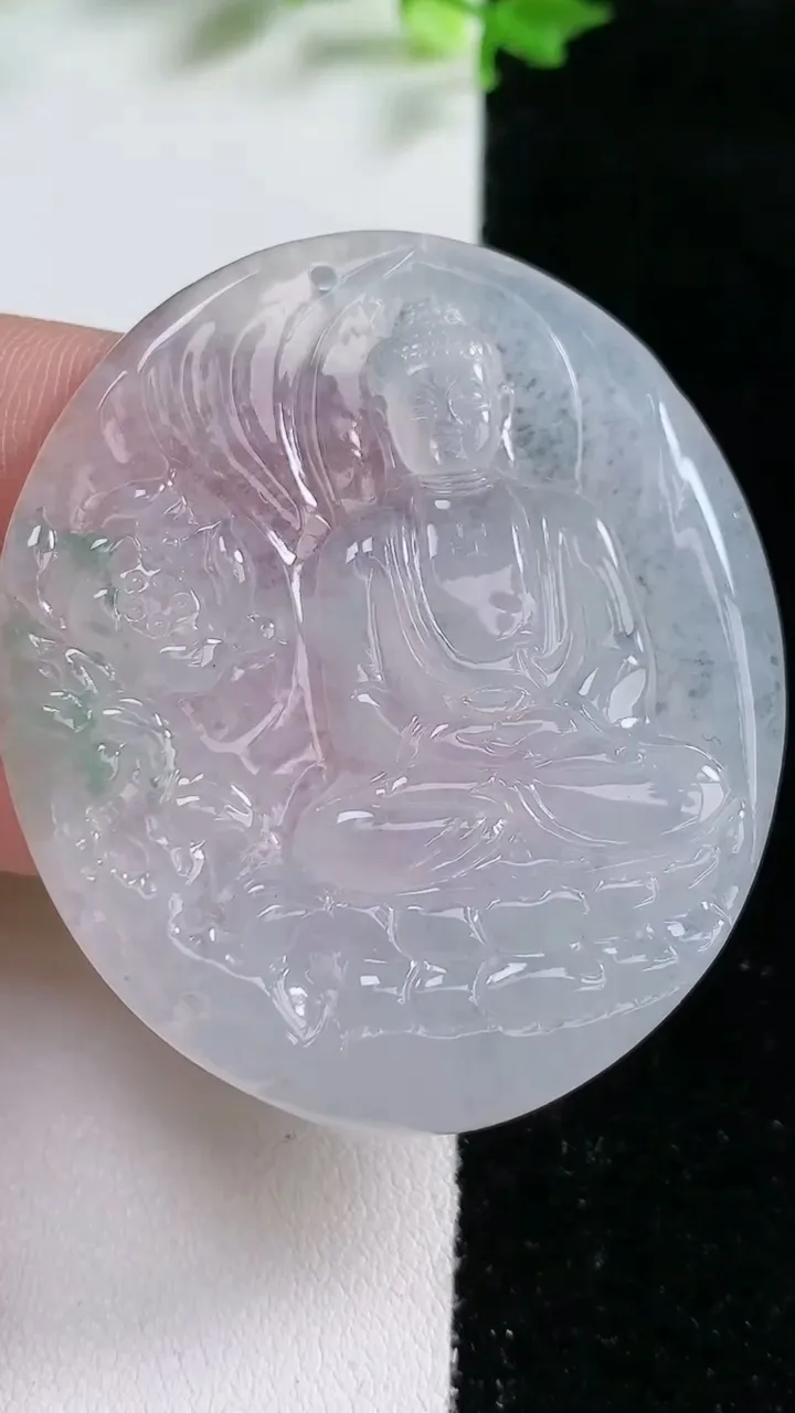 天然A货翡翠冰种飘花大日如来吊坠，尺寸52-49-4.9，重:23.46g
1月20日
