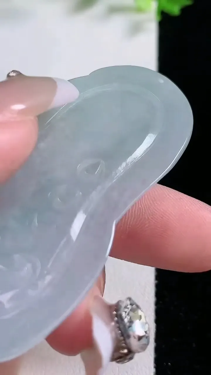 天然A货翡翠飘花普贤菩萨吊坠，尺寸64.5-31.8-6，重:23.23g
1月20日