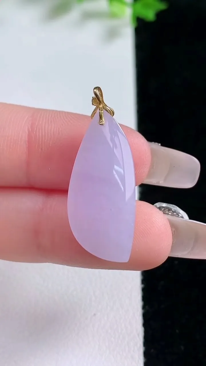 天然A货翡翠18K金紫罗兰随形吊坠，尺寸27-11-7.4，重量:3.87g
1月20日