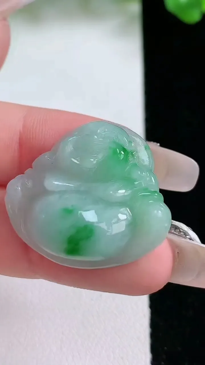 天然A货翡翠佛公吊坠，尺寸25.3-28.8-6.6，重量:6.80g
1月20日