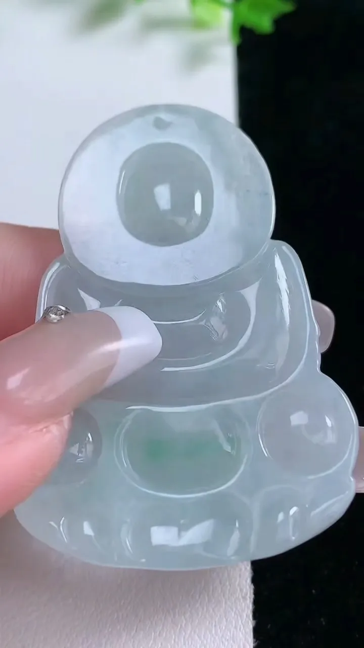 天然A货翡翠观音菩萨吊坠，尺寸53.6-36-4.7，重量:17.22g
1月20日