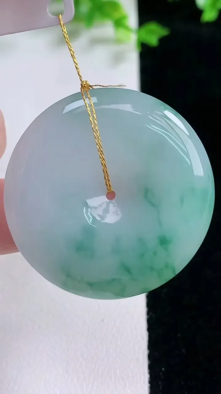 天然A货翡翠飘花平安扣吊坠，尺寸37-5.3，重量:16.56g
1月20日