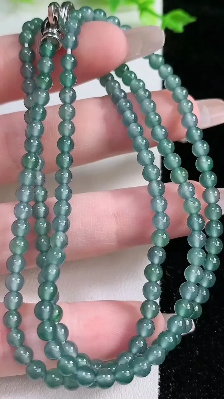 天然A货翡翠小米珠项链，尺寸4，重:17.50g1月20日
工厂直销收藏佳品,种好水足，色泽均匀，有