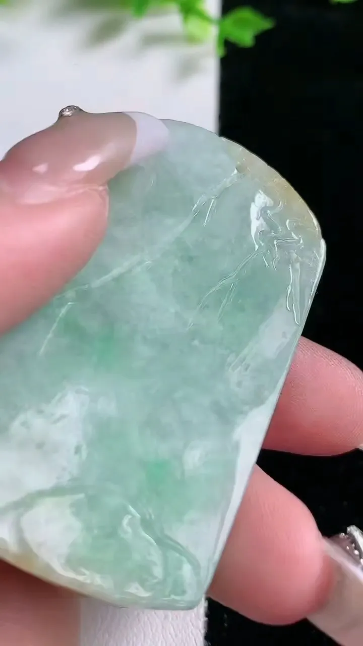 天然A货翡翠山水牌吊坠，尺寸55-37-14.5，重:47.66g
1月20日