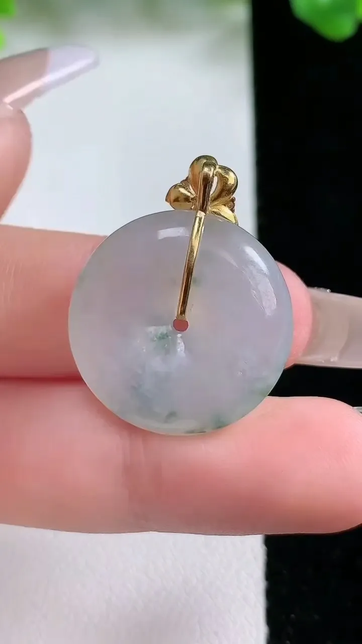 天然A货翡翠种飘花平安扣吊坠，尺寸21.4-5.5，重量:5.42g
1月20日