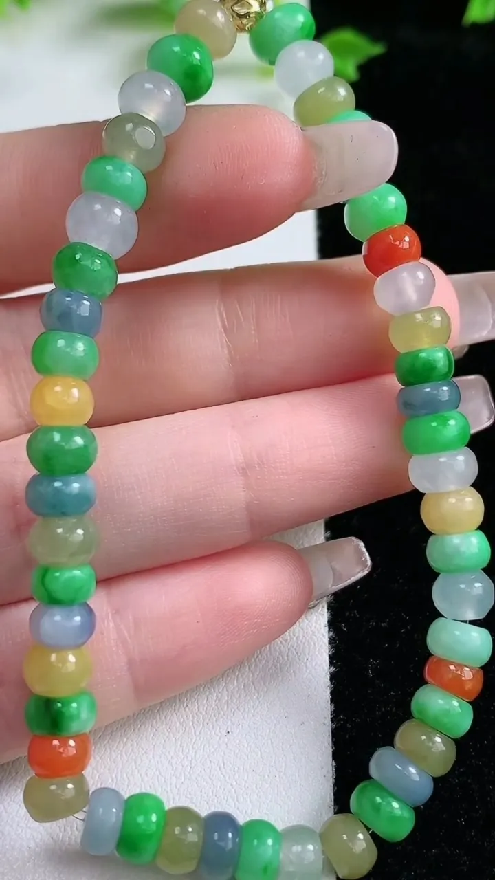 天然A货翡翠四彩算盘珠手串，尺寸6.3-3-48颗，重量:15.40g1月20日
工厂直销收藏佳品,种好水足，色泽均匀，有种有色，上手高大气！
