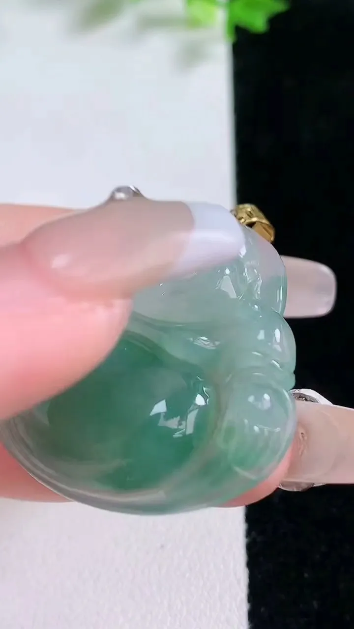 天然A货翡翠佛公吊坠，尺寸33.6-37-6.6，重量:12.52g
1月20日