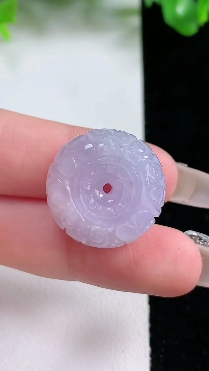 天然A货翡翠紫罗兰雕花路路通吊坠，尺寸21.4-11.5，重量:11.35g
1月20日