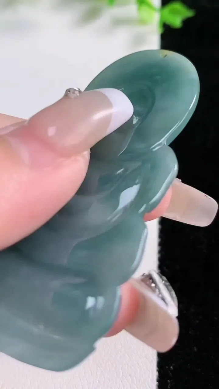 天然A货翡翠度母观音吊坠，尺寸61.3-35.6-5.1，重:17.86g
1月20日