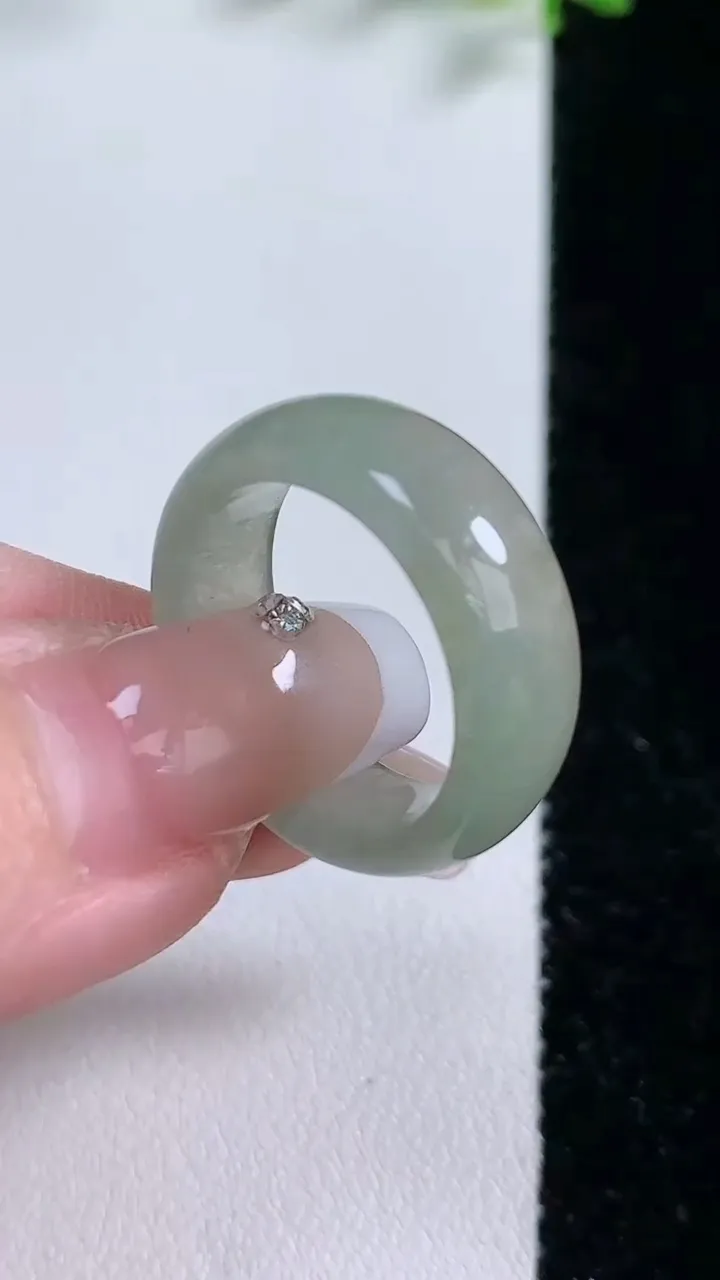 天然A货翡翠指环戒指，尺寸17.5-7.5-3.5，重:4.52g2026年1月20日
工厂直销收藏