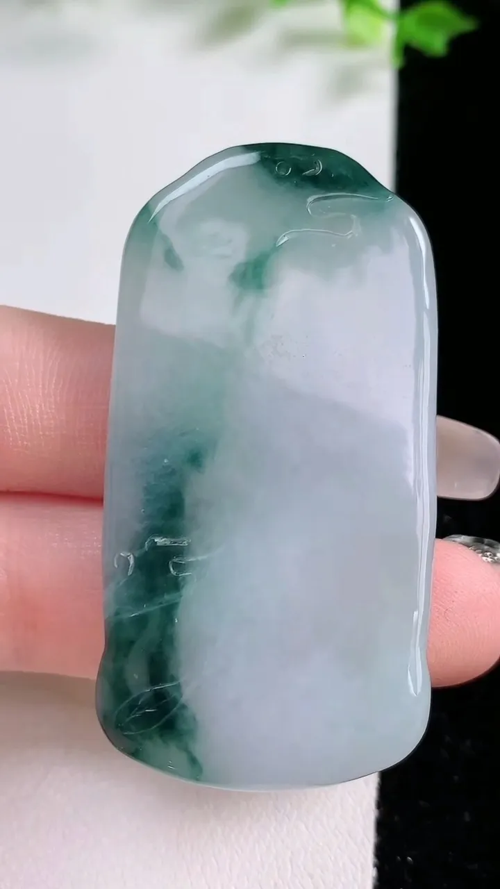 天然A货翡翠飘花观音菩萨吊坠，尺寸59-32-11，重:21.43g
1月20日