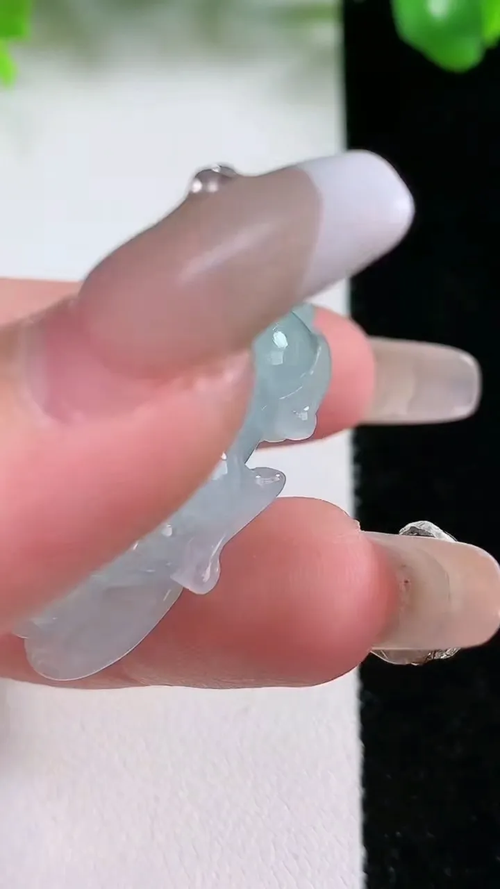 天然A货翡翠貔貅吊坠，尺寸38-19-11.8，重量:17.80g
1月20日