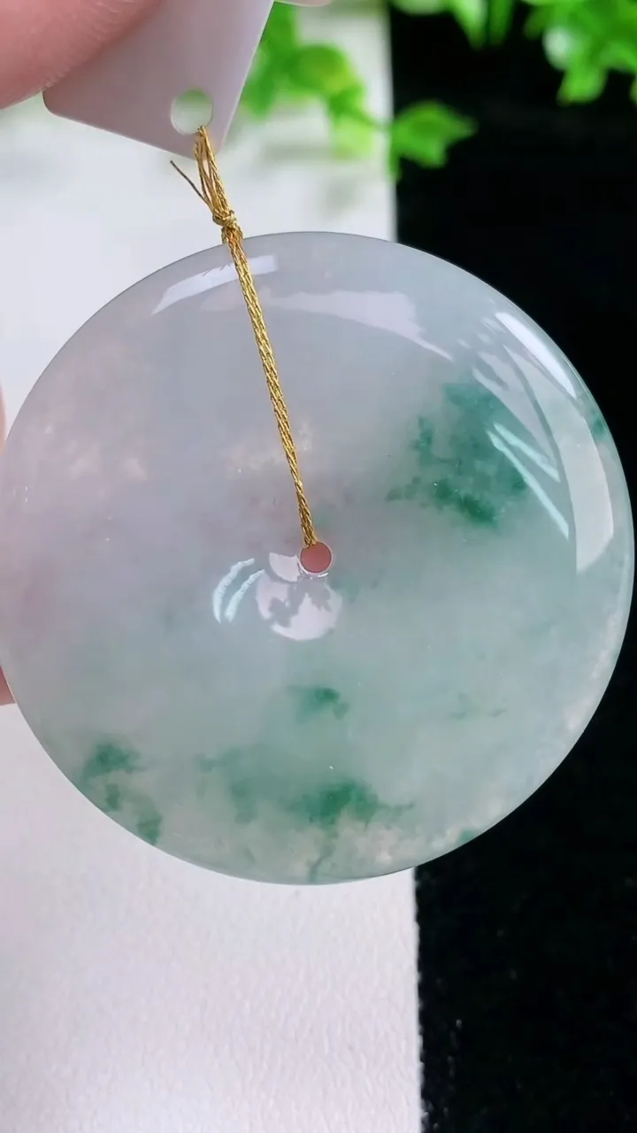 天然A货翡翠冰种飘花平安扣吊坠，尺寸44-5.5，重量:23.69g
1月20日