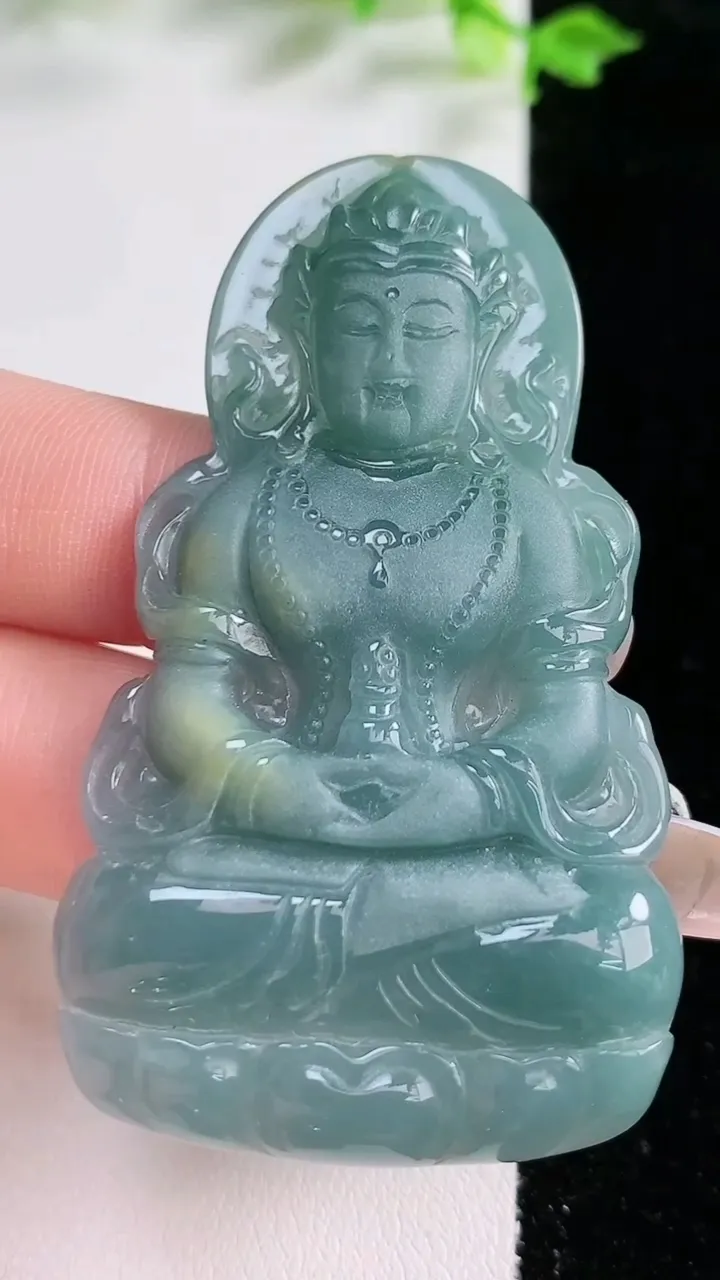天然A货翡翠度母观音吊坠，尺寸61.3-35.6-5.1，重:17.86g
1月20日