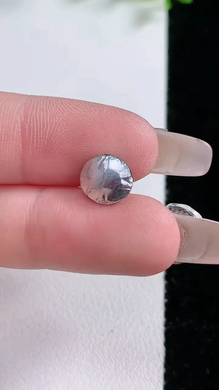 天然A货翡翠蛋面镶嵌件，尺寸8.8-7.8-4.2，重:0.46g
1月20日