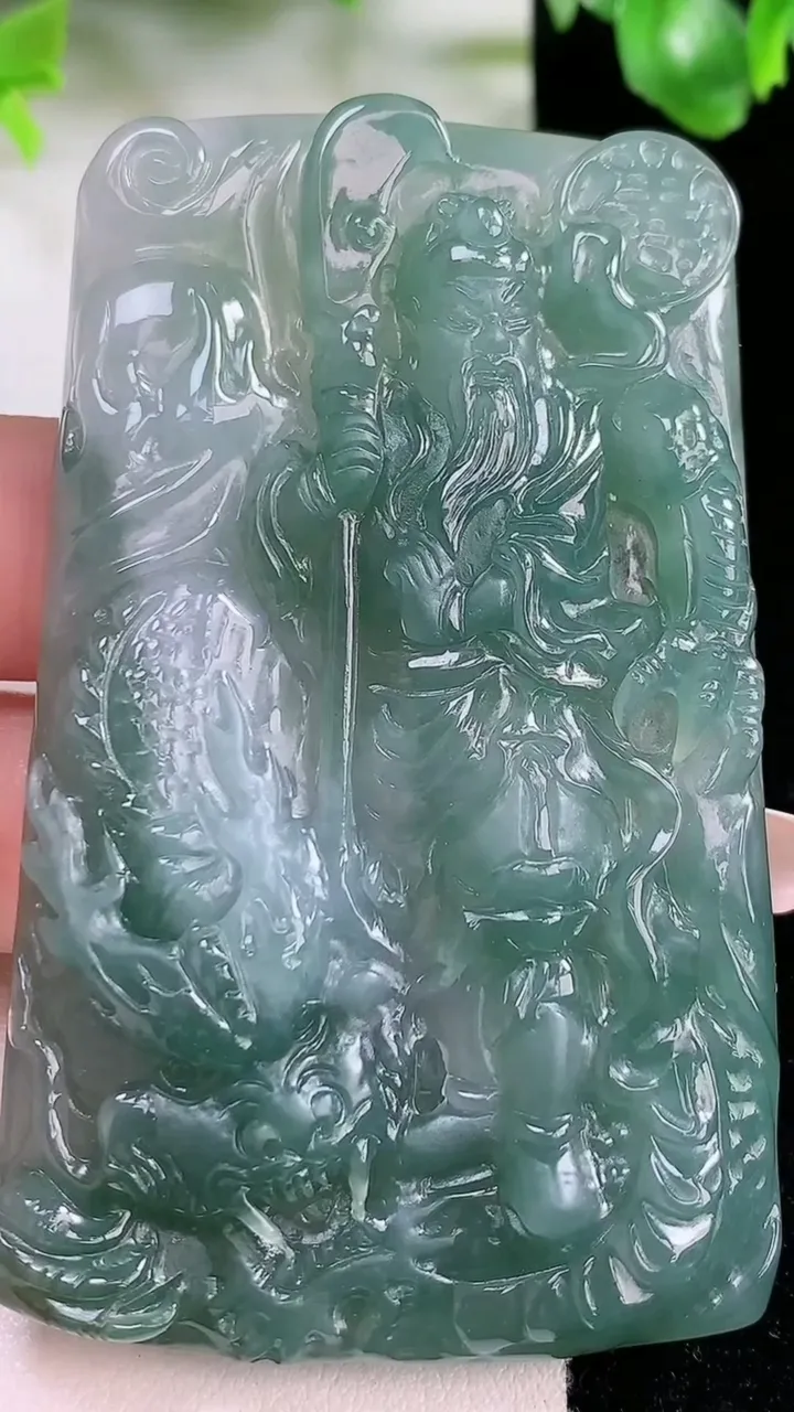 天然A货翡翠祥龙关公吊坠，尺寸72.7-43.5-8.3，重量:65.00g
1月20日