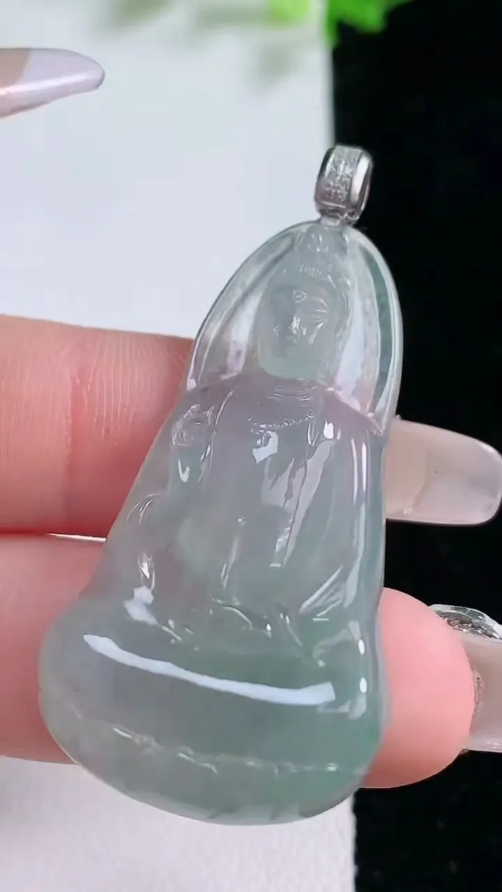 天然A货翡翠观音菩萨吊坠，尺寸41.6-22.7-5.4，重量:8.54g
1月20日