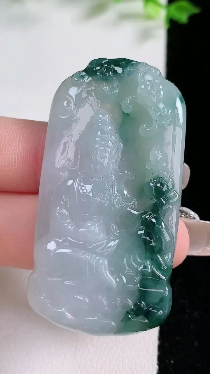天然A货翡翠飘花观音菩萨吊坠，尺寸59-32-11，重:21.43g
1月20日