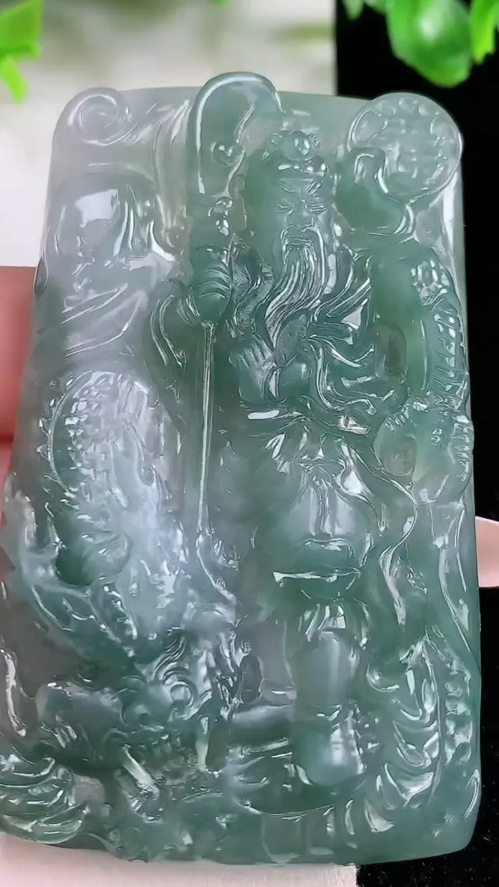 天然A货翡翠祥龙关公吊坠，尺寸72.7-43.5-8.3，重量:65.00g
1月20日