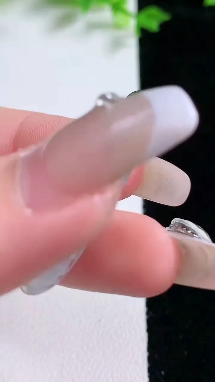 天然A货翡翠种飘花金枝玉叶 叶子吊坠，尺寸30.5-13.3-5，重量:3.48g
1月20日