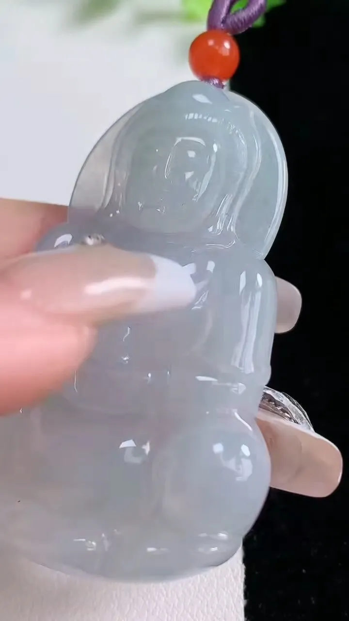 天然A货翡翠观音菩萨吊坠，尺寸56.7-38.6-5.4，重量:20.82g
1月20日