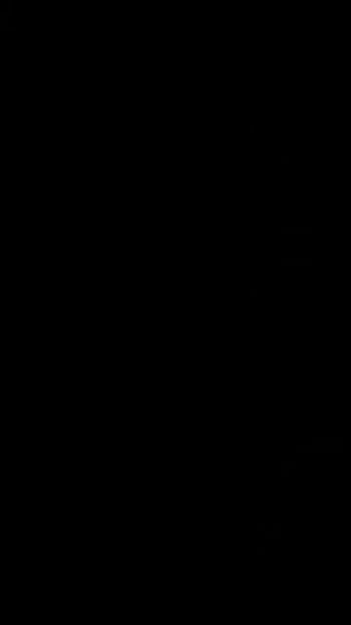 天然A货翡翠种飘花福瓜吊坠，尺寸35.4-18.5-7.3，重量:10.71g
1月20日