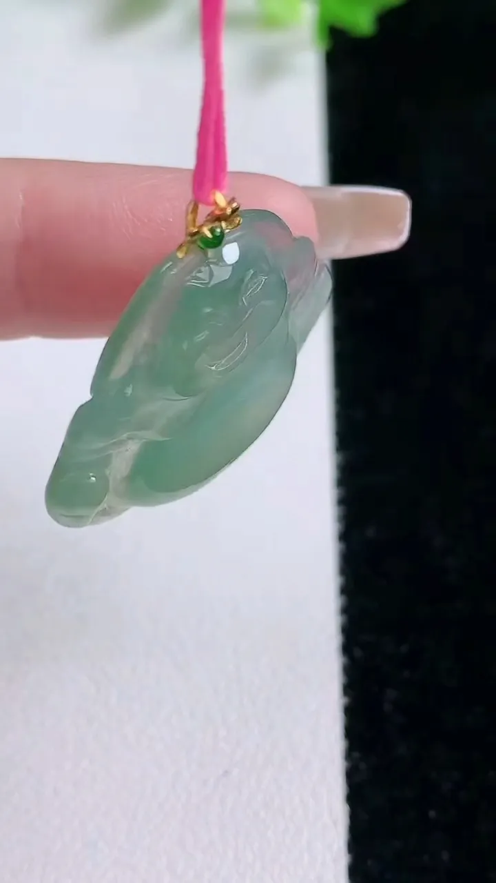 天然A货翡翠佛公吊坠，尺寸24.2-28.7-4.5，重量:4.66g
1月20日