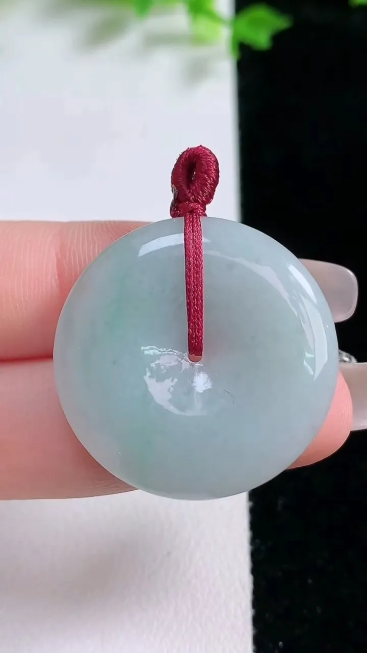 天然A货翡翠平安扣吊坠，尺寸29-4.8，重量:9.03g
1月20日